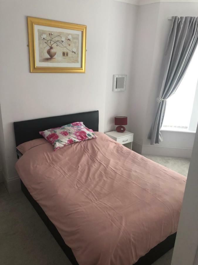 Cheapsleepz 49 Moscow Drive Otel Liverpool Dış mekan fotoğraf