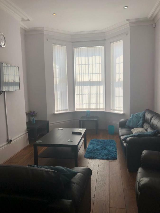 Cheapsleepz 49 Moscow Drive Otel Liverpool Dış mekan fotoğraf