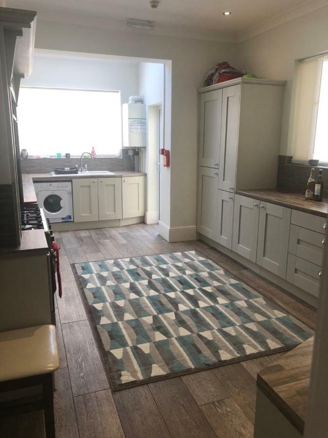 Cheapsleepz 49 Moscow Drive Otel Liverpool Dış mekan fotoğraf