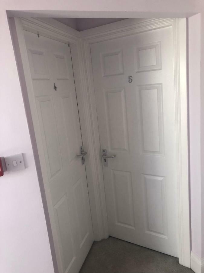 Cheapsleepz 49 Moscow Drive Otel Liverpool Dış mekan fotoğraf