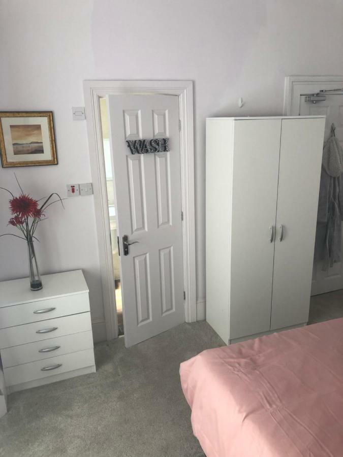 Cheapsleepz 49 Moscow Drive Otel Liverpool Dış mekan fotoğraf