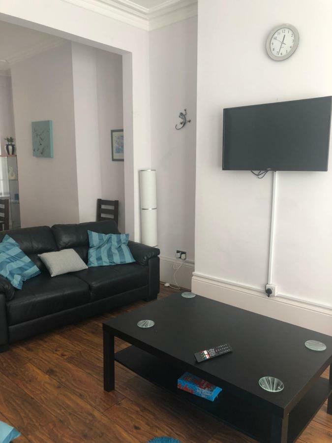 Cheapsleepz 49 Moscow Drive Otel Liverpool Dış mekan fotoğraf