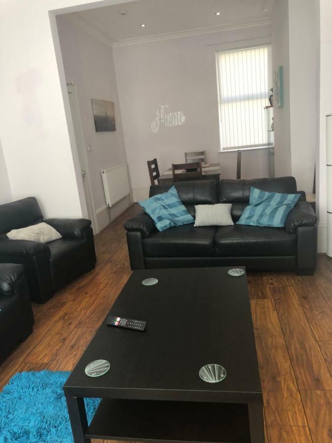 Cheapsleepz 49 Moscow Drive Otel Liverpool Dış mekan fotoğraf