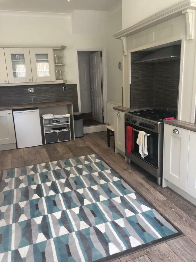 Cheapsleepz 49 Moscow Drive Otel Liverpool Dış mekan fotoğraf