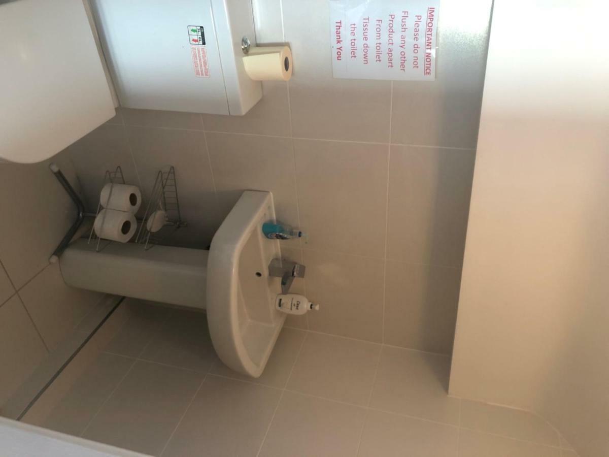 Cheapsleepz 49 Moscow Drive Otel Liverpool Dış mekan fotoğraf
