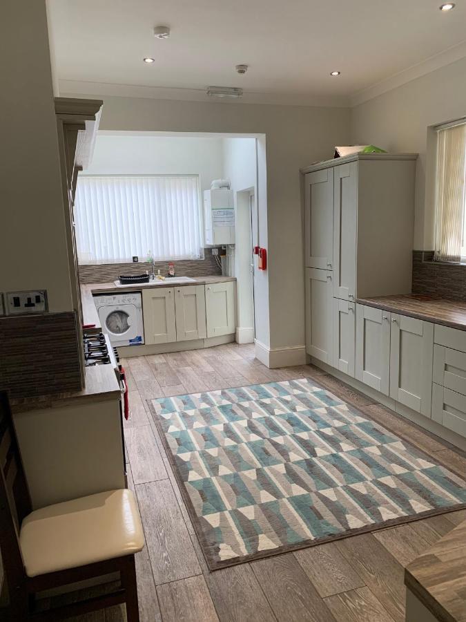Cheapsleepz 49 Moscow Drive Otel Liverpool Dış mekan fotoğraf